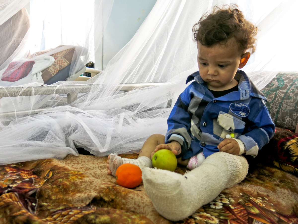 As Kitba recalls their escape, Ali plays with an apple and an orange, given by the hospital staff for lunch.