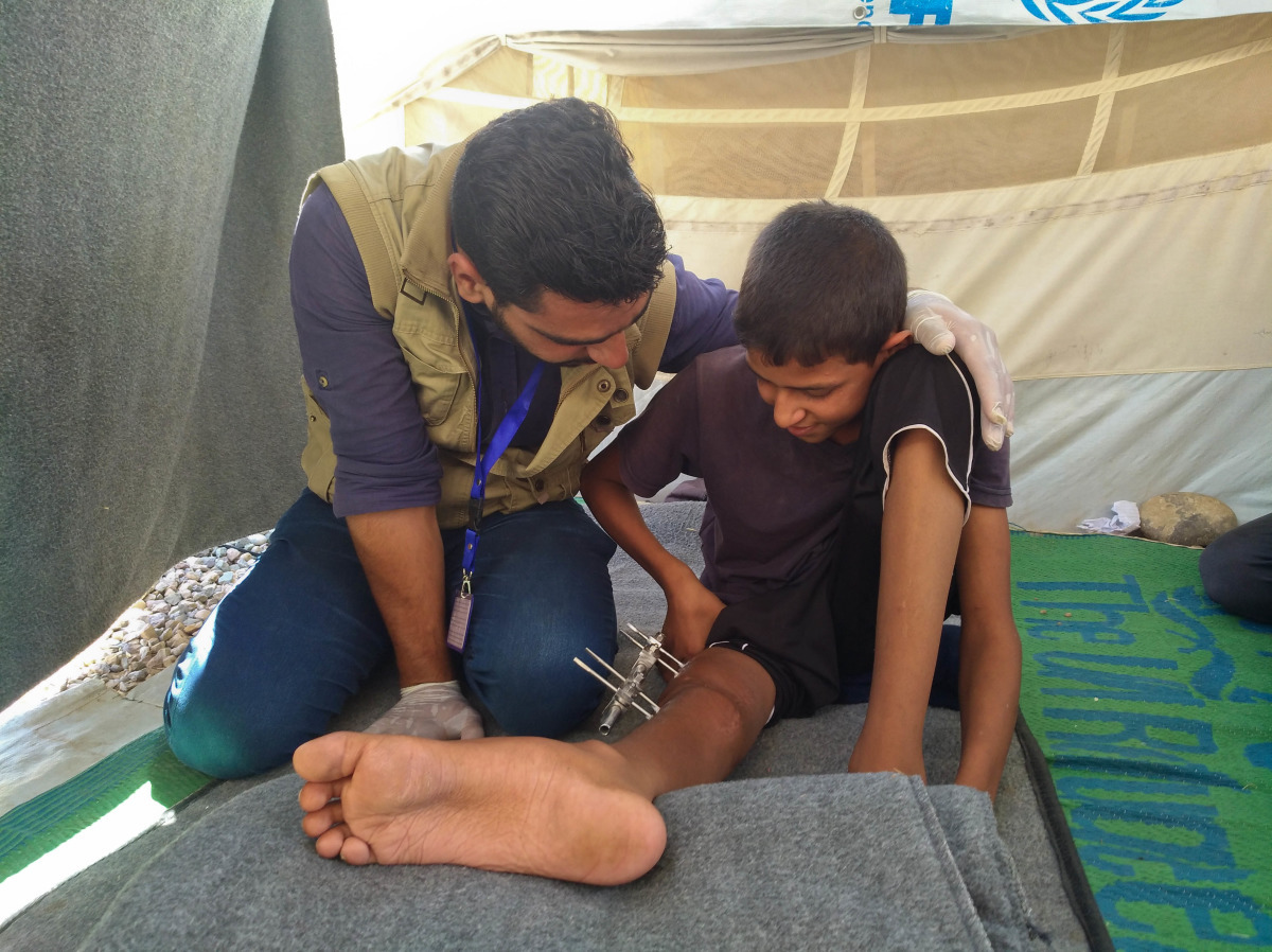 © E. Fourt / Handicap International - Abdallah is receiving rehabilitation care from Handicap International’s physiotherapist
