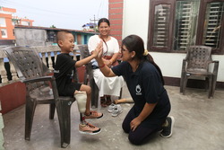 Prabin and Ambika doing a high five after the new prosthesis was fitted. © A.Thapa / HI
