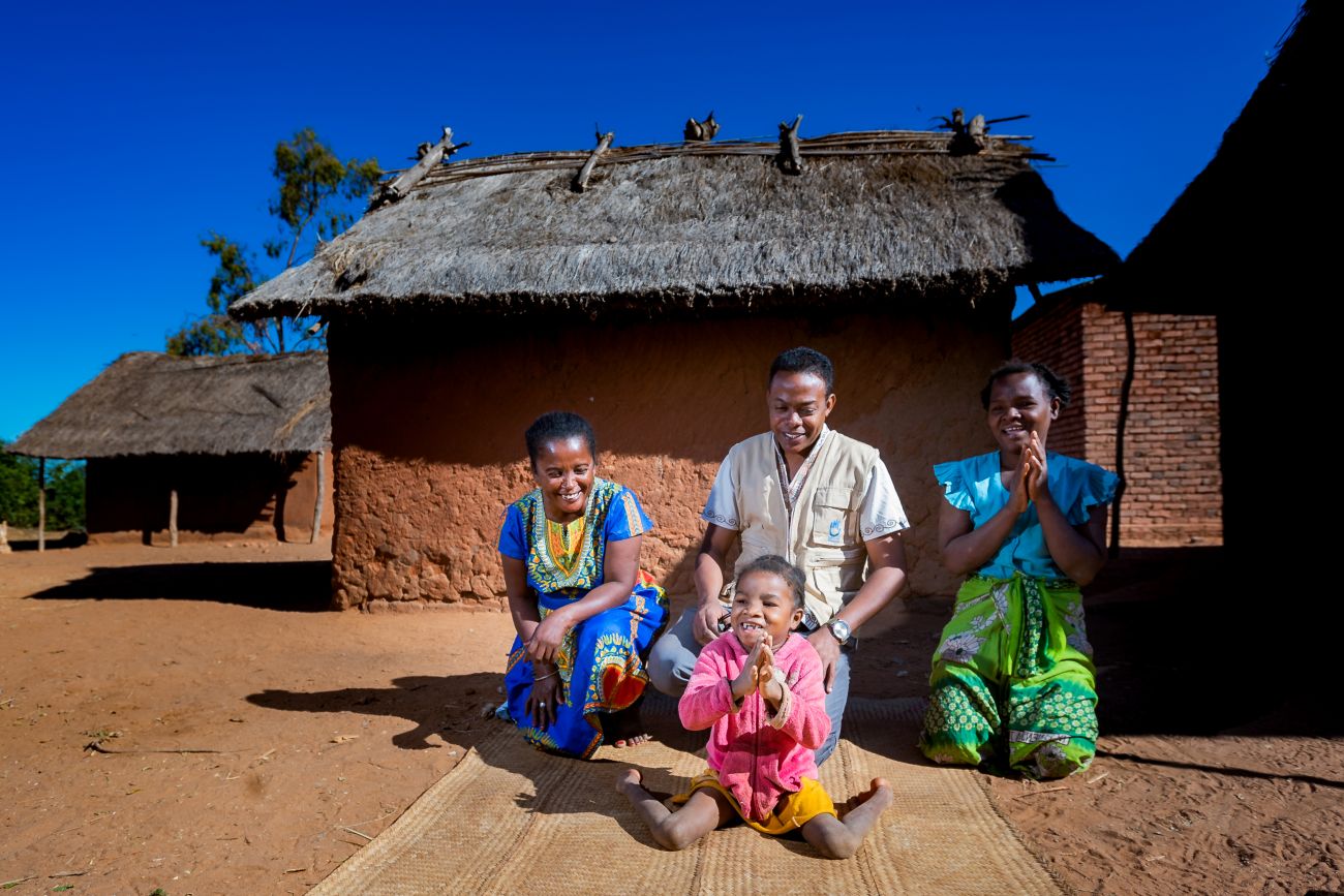 Germaine (left), Celestin, Avotavy's mother (right) and Avotavy (front). © Parany.Photo / HI