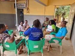 Discussion group of the African Network for Wellbeing and Resilience. © L. Mensah / HI