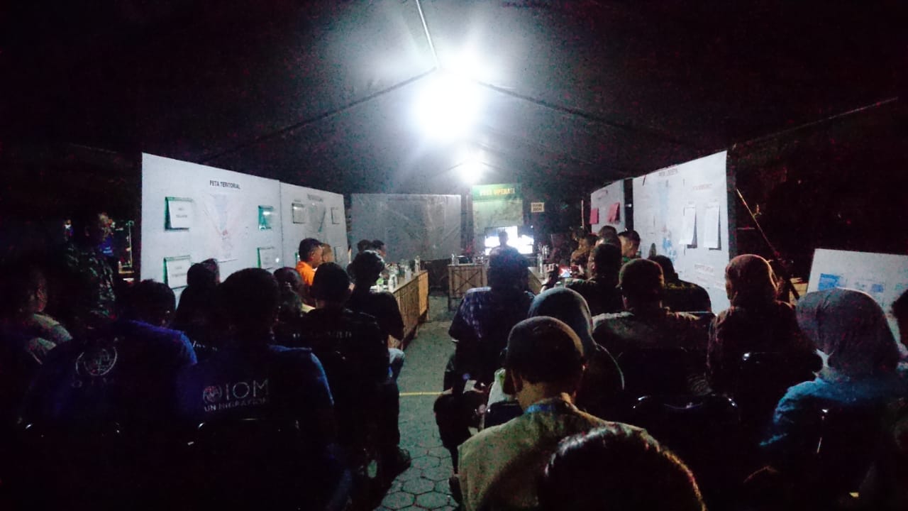 Night meeting to organise aid for tsunami victims in Palu, Sulawesi. HI's local partner, CIS-Timor, is currently accommodated in tents as it conducts a needs assessment in the area.