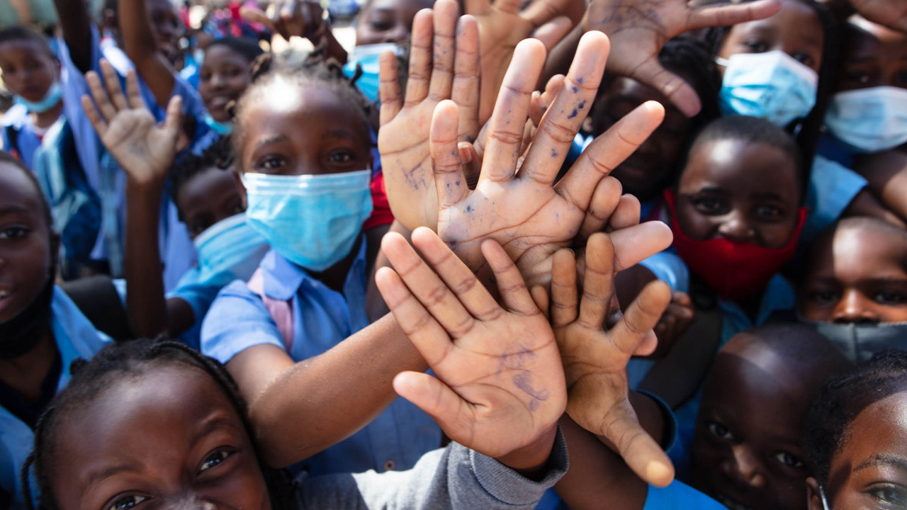 Benfica Nova Primary School is an inclusive school. HI accompanies the teachers through specialized training. 