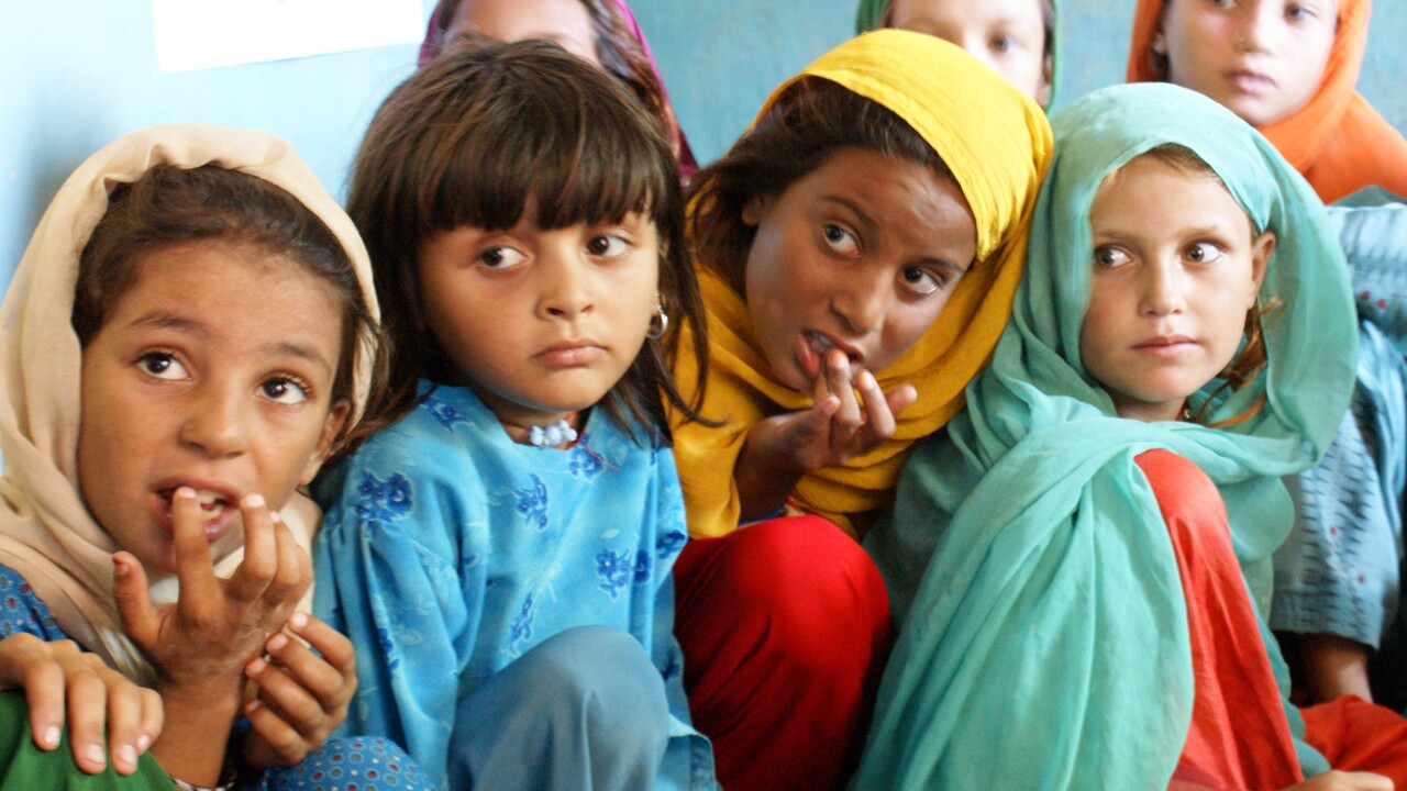 HI - Pakistanese children