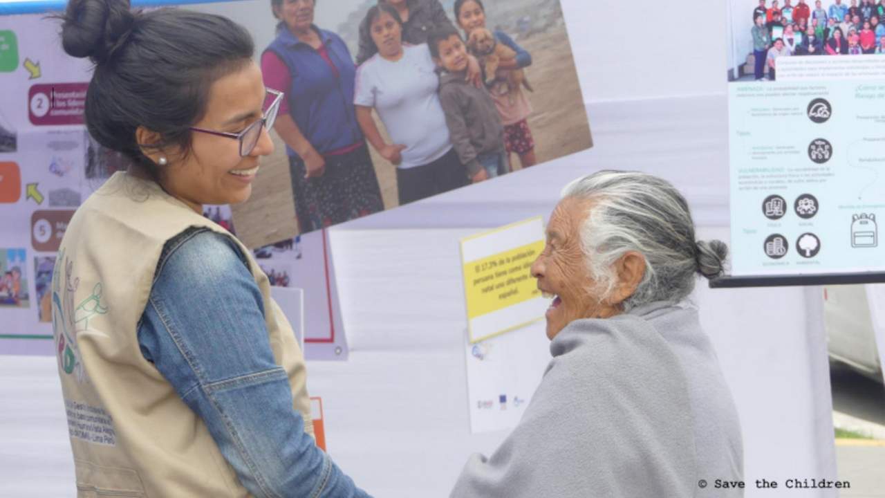 A humanitarian staff talks with a beneficiary