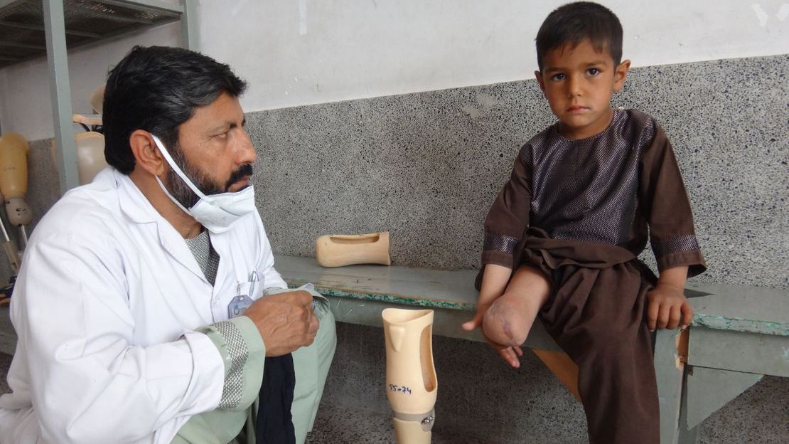 Enayatullah during a rehabilitation session with his physiotherapist. 