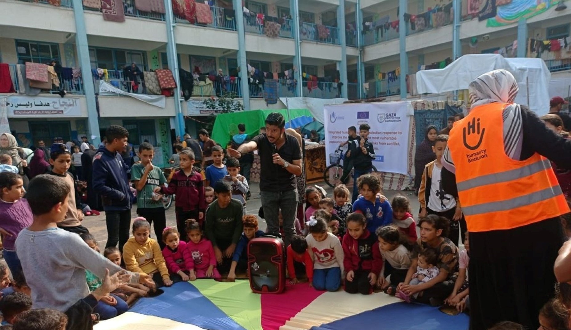 HI volunteers conduct recreational activities for displaced children in a collective shelter in Southern Gaza 