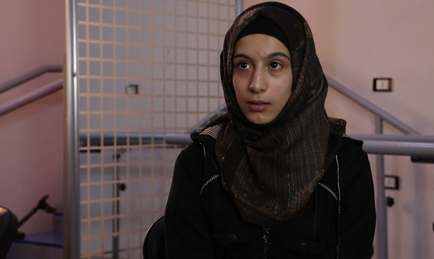 Rema, 13, had her leg amputated after being trapped in the earthquake that struck Turkey and northwest Syria. Followed-up at the Aqrabat hospital, one of HI’s partners, she was recently fitted with her first prosthesis 
