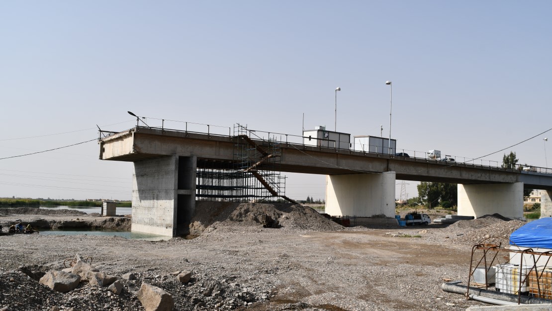 The Al-Rashid bridge is being rebuilt after clearance operations led by HI.