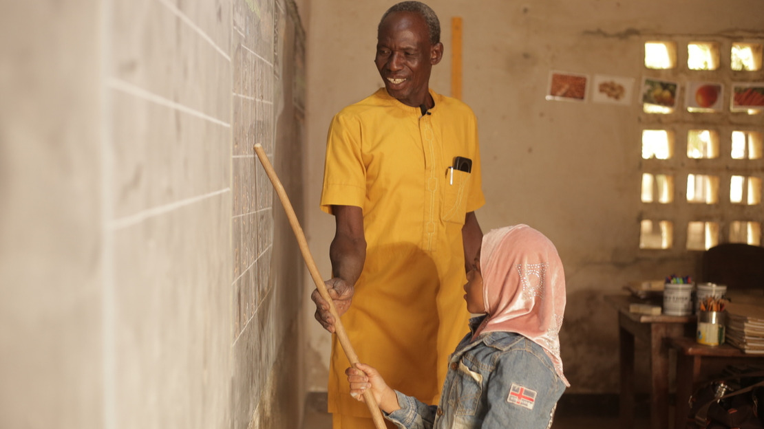 Fatima and Djoua: a relationship built on trust at school
