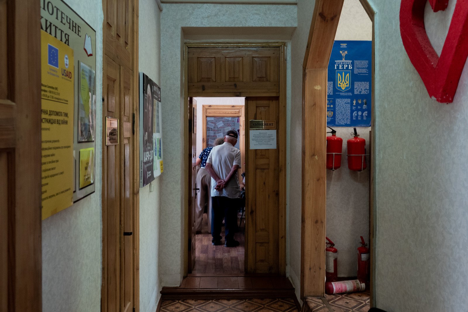 Displaced Ukrainians wait to meet HI protection teams in the children's library in Yurivka, eastern Ukraine.  