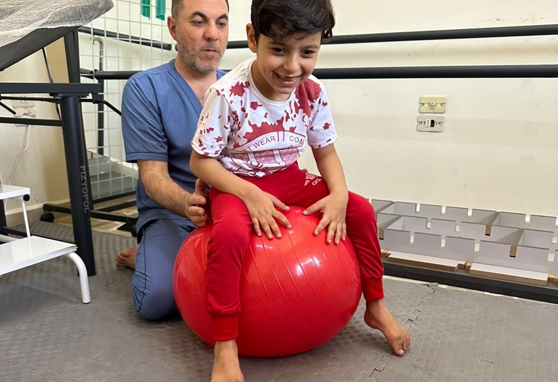 HI physiotherapist Qasim Al Ahmad with Hadi. 