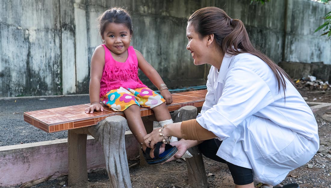 Phaly Heang, 4, having a rehabilitation session with Ratha Mom at HI's rehabilitation centre in Kampong Cham.