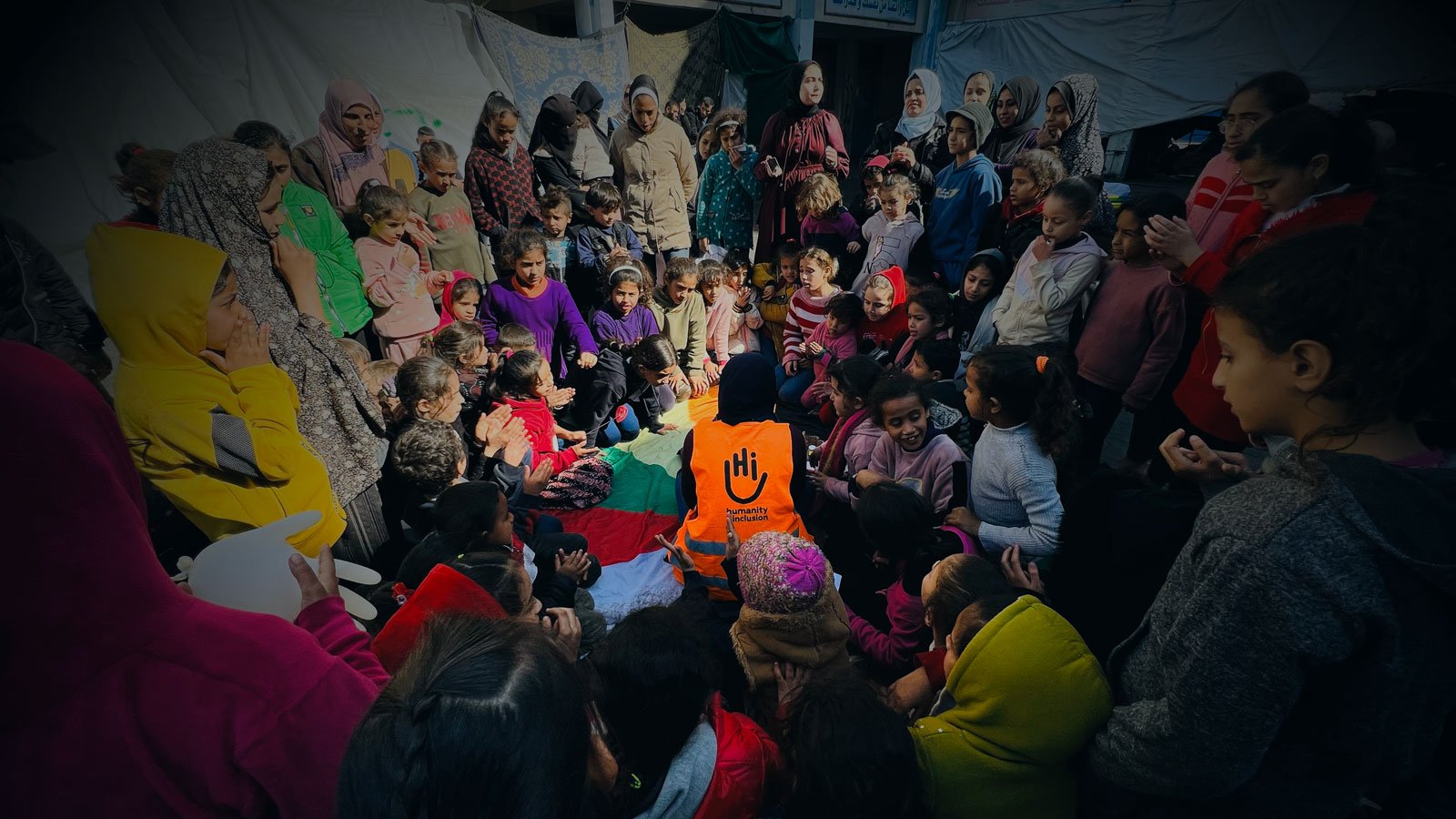 Recreational sessions led by HI volunteers for children in a camp in Rafah, Gaza, in February 2024. © S. Hejji - HQ