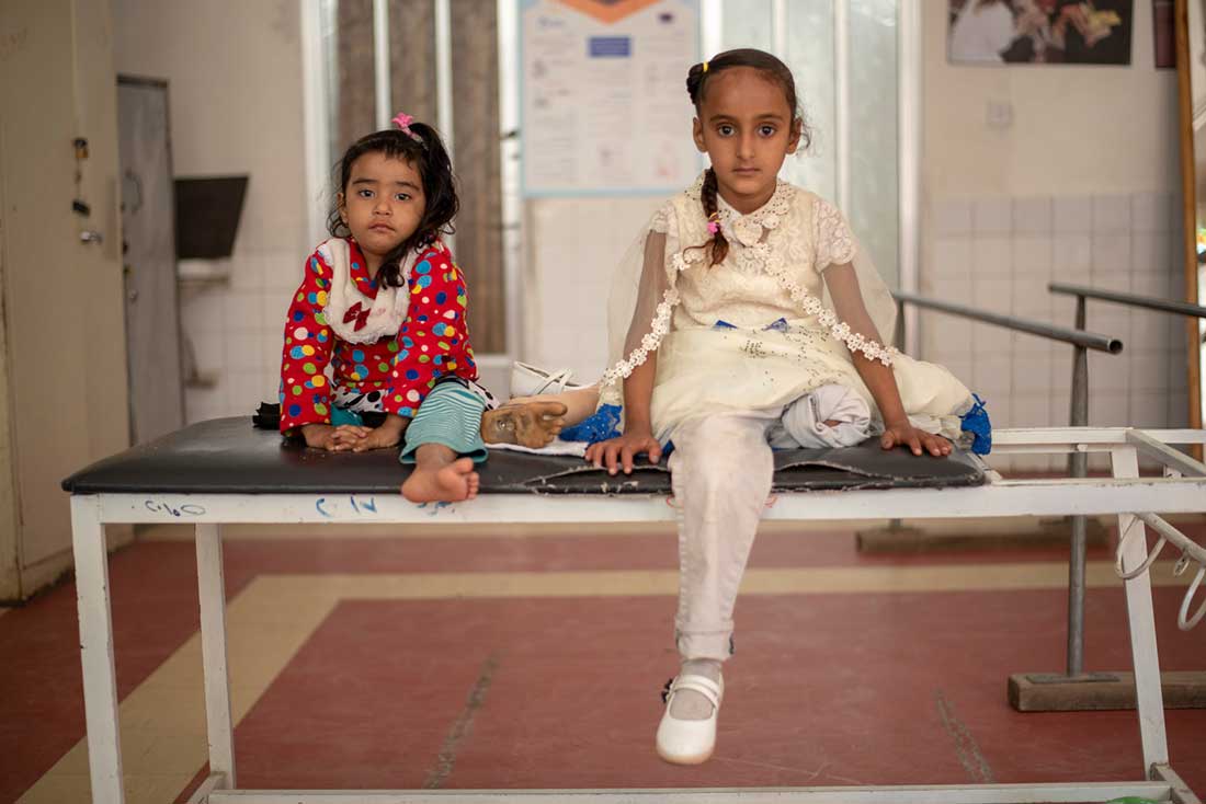  Two young patients from the Sana'a Rehabilitation Centre: on the right, Erada, 7, and on the left her cousin Hala, 4.