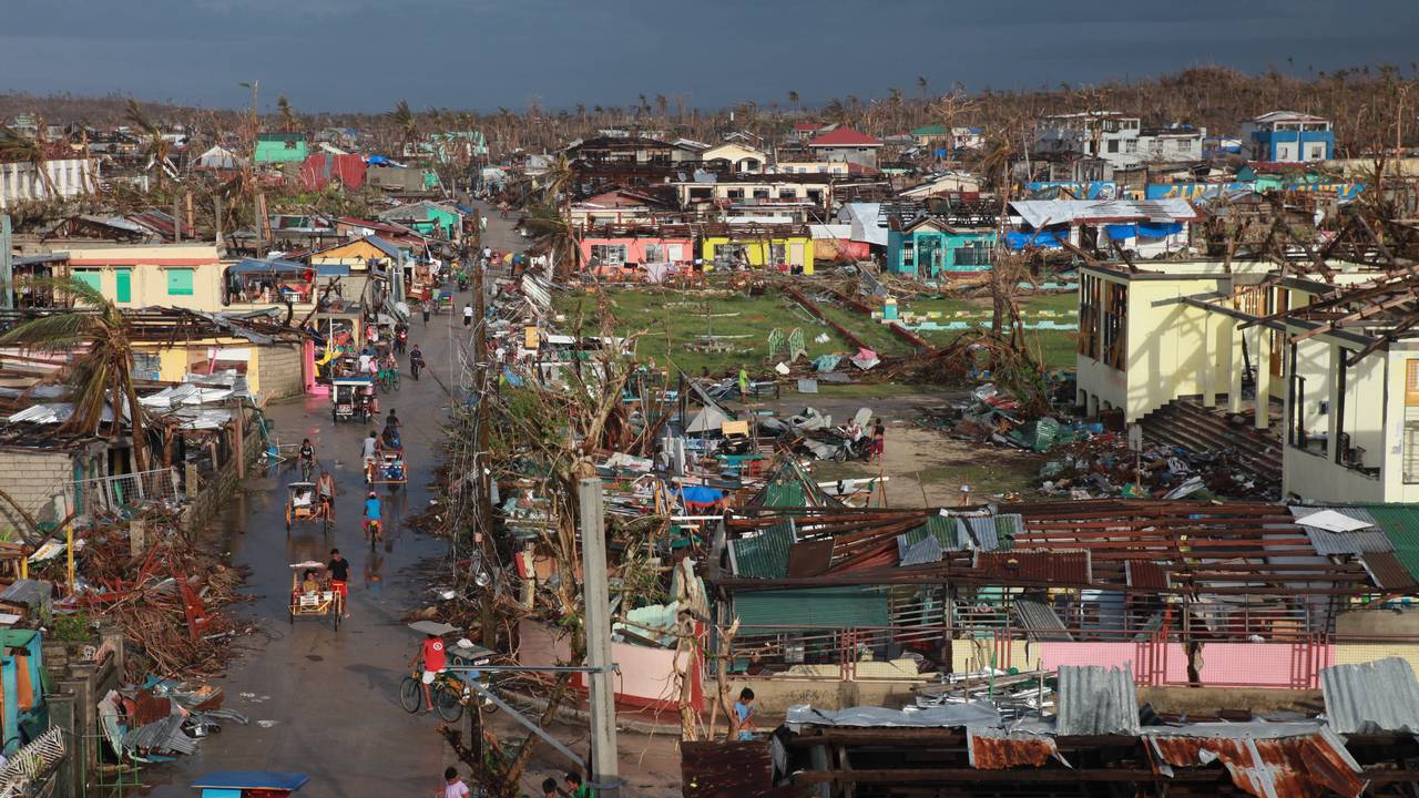 Guiuan city after typhon Haiyan in 2013; }}