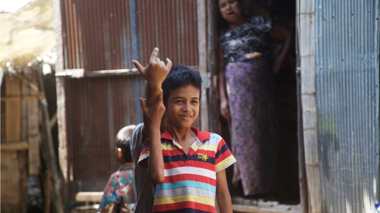 Children in Mae La Refugee Camp (Thailand) hope So Eike will come up with an idea for a game. ; }}