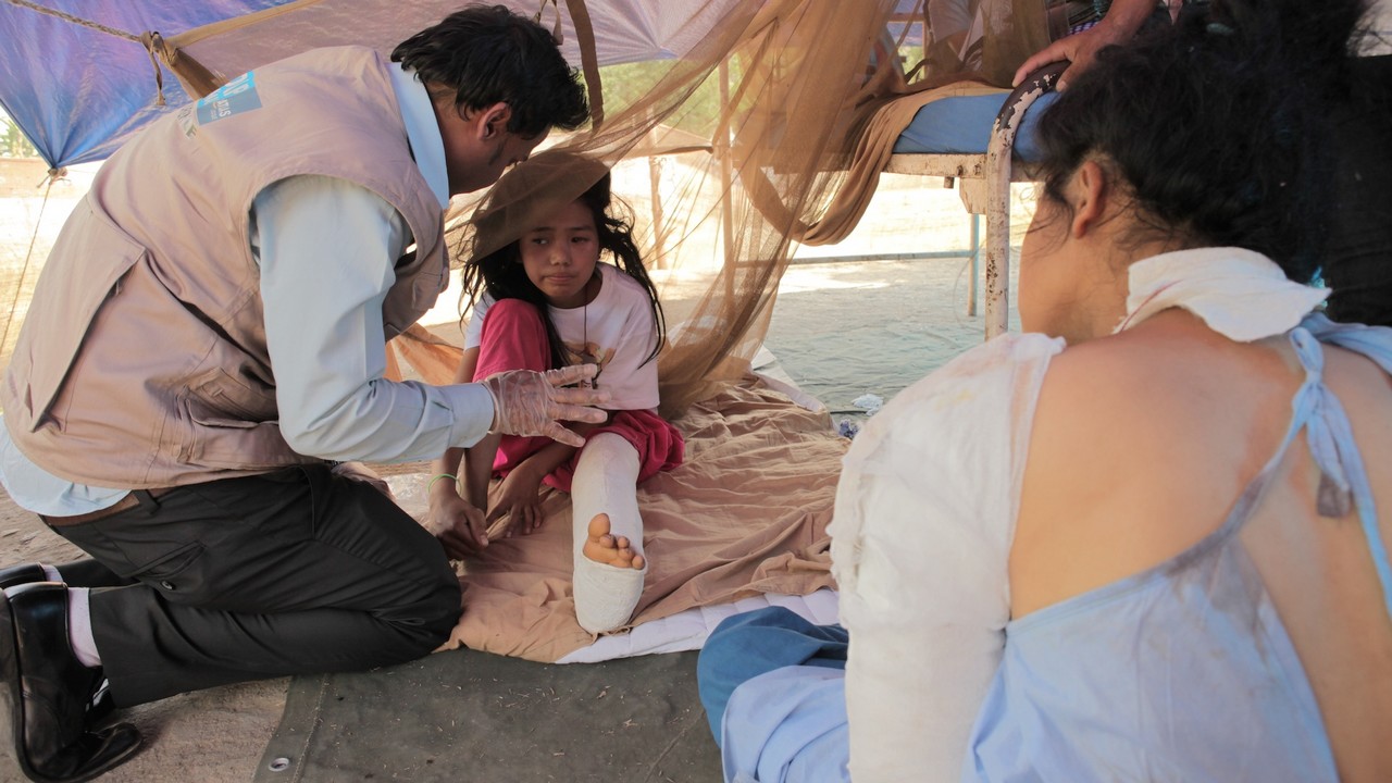 Handicap International has provided rehabilitation care and crutches to Ramita.; }}