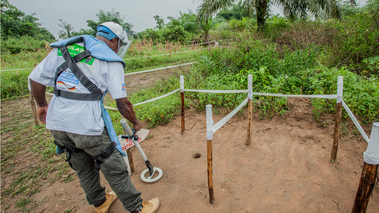 Deminer Jully Angwaito testing his equipment on a training site in Bangboka, Kinsangani.; }}