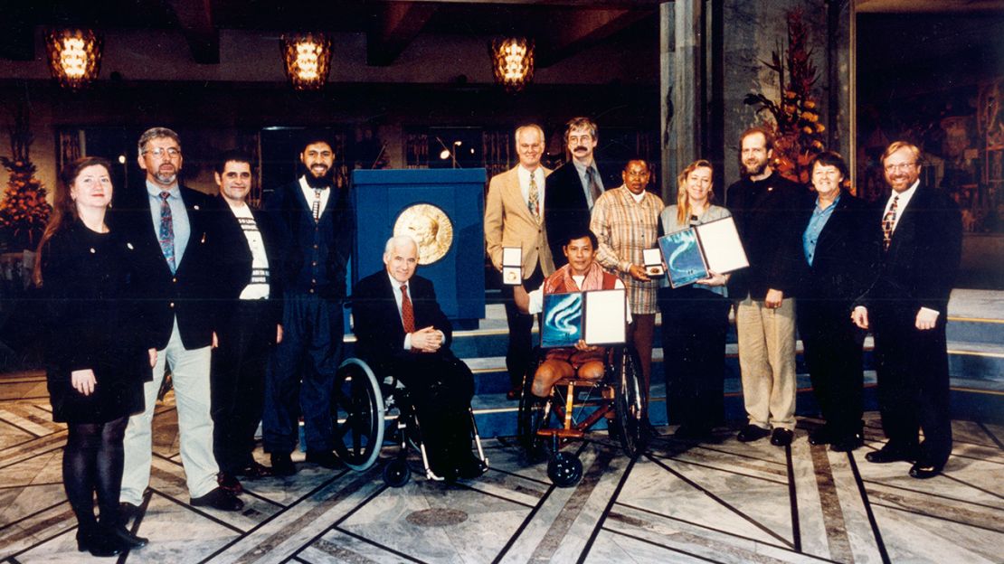 The International Campaign against Landmines receiving the Nobel Peace Price, Oslo, December 1997 | © ICBL