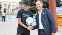 The Brazilian football player Neymar Jr. shaking hands with with Manuel Patrouillard of Handicap International.